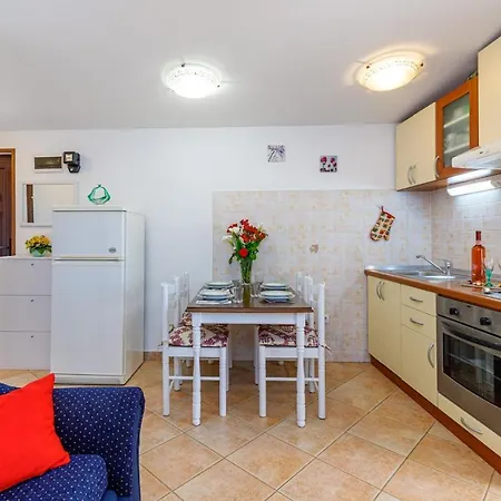 Holiday House Emma Pula